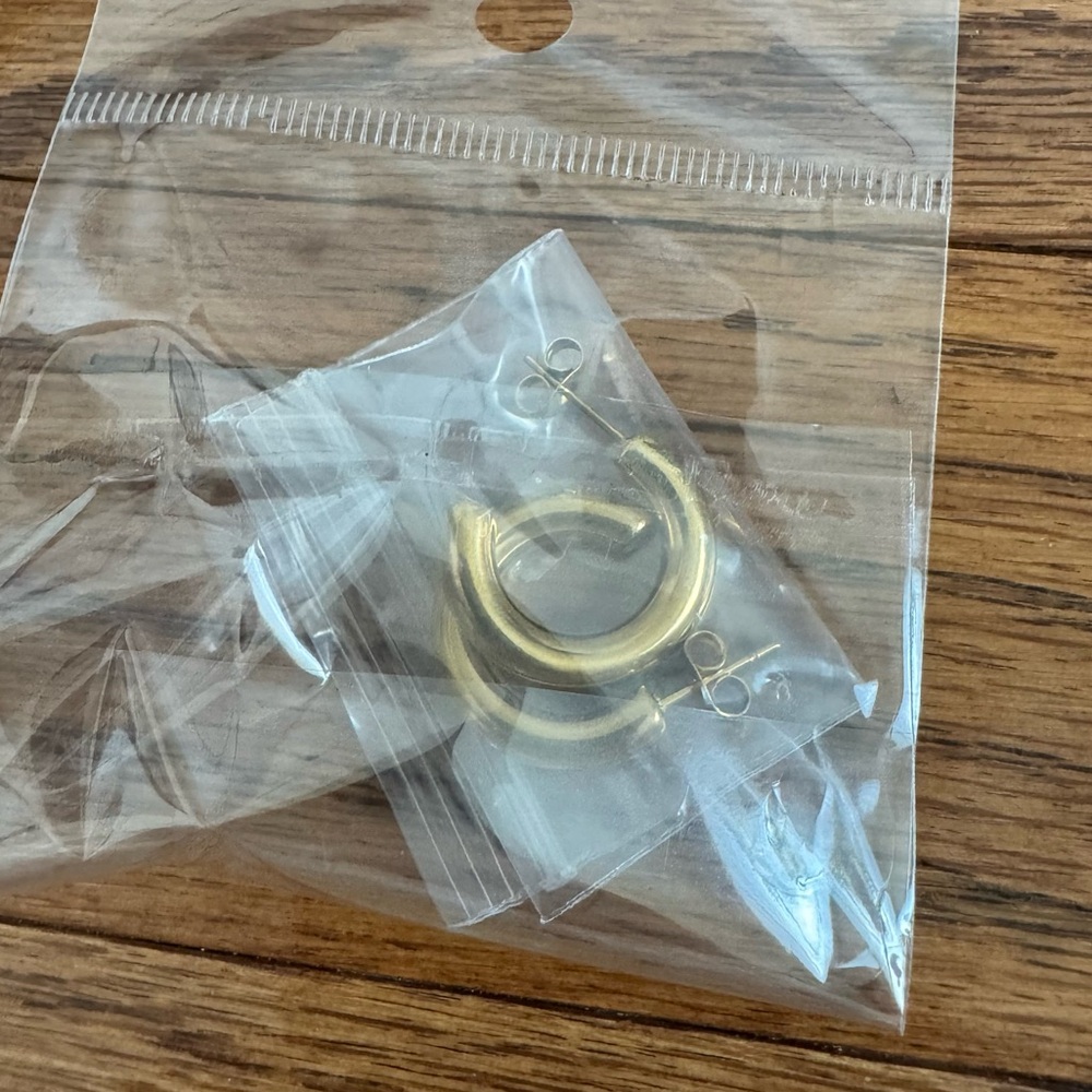 NWT Azazie 20MM Waterproof Hoop Earrings - Picture 2 of 7